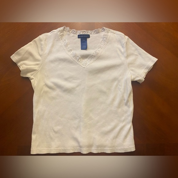 🍒 Coquette Core Lace V Neck T Shirt MEDIUM - Picture 2 of 6